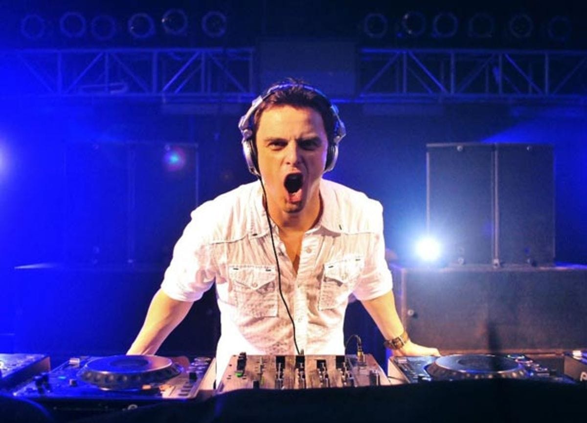americas 1 dj markus schulz is taking over americaby bus
